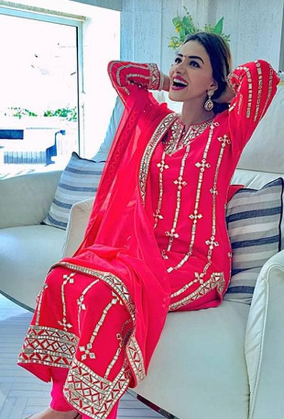 डिलीवरी के बाद एक्ट्रेस का नहीं दिखा बैली फैट, स्लिम अवतार देख शॉक्ड फैंस