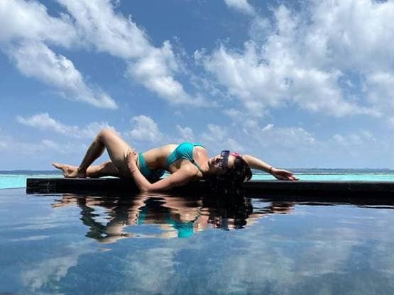 बिकिनी अवतार में उर्वशी रौतेला ने शेयर की पुरानी तस्वीर, हो रही वायरल