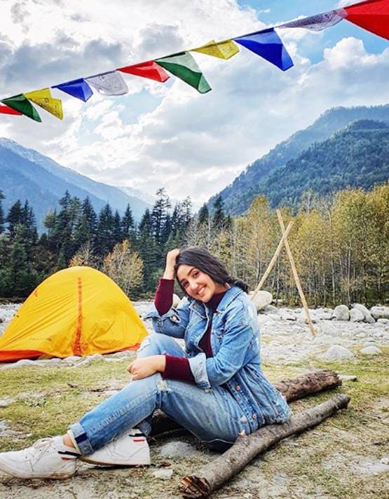 हिना खान की बेटी बनकर हुईं फेमस, अब कर रहीं 19 साल बड़े एक्टर संग रोमांस