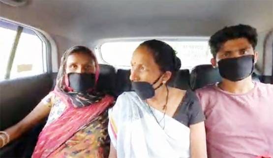 मरीजों को अस्पताल लेकर जाते  हैं साजिद, पर्सनल कार को बनाया एंबुलेंस