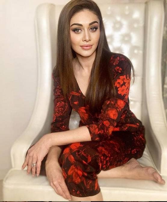 बच्ची गोद लेने की प्लानिंग में शेफाली, सनी लियोनी के फैसले से इंप्रेस