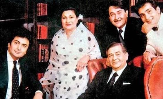 'मैं मशहूर बाप का बेटा, मशहूर बेटे का बाप', तस्वीरों में देखें ऋषि कपूर का परिवार