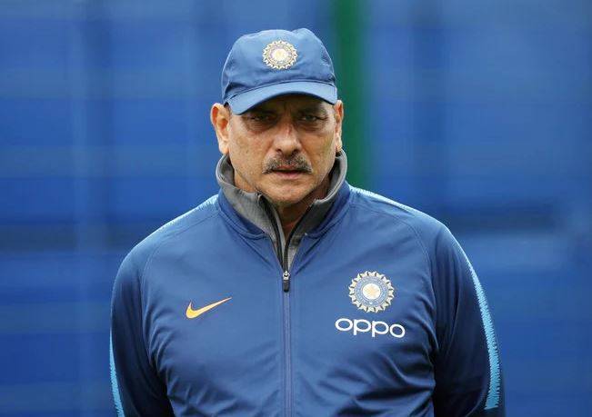 मियांदाद बोले- शास्त्री को कमरे से निकाल कर स्विमिंग पूल में फेंक दिया था