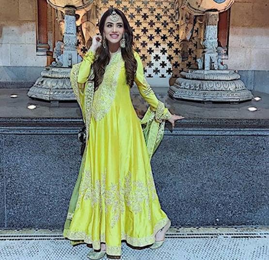 डिलीवरी के 8 दिन बाद एक्ट्रेस ने फ्लॉन्ट किए एब्स, फ्लैट बैली देख चौंके फैंस