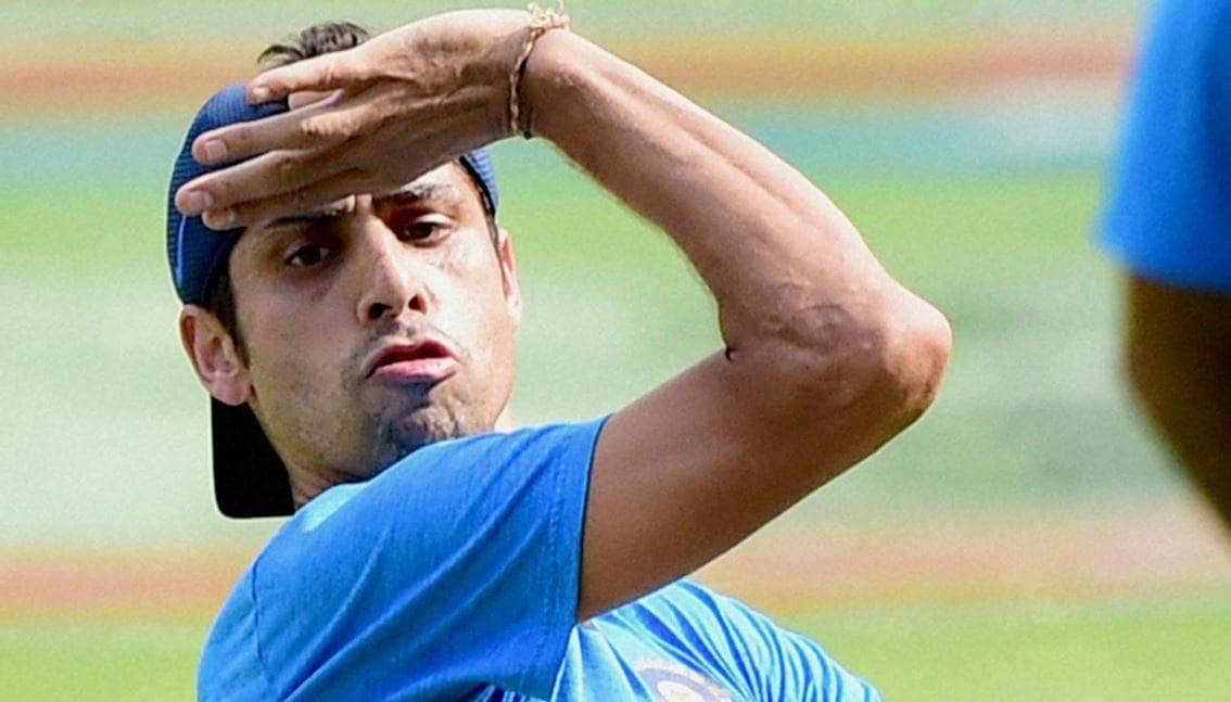 धोनी को नेहरा ने मैदान पर दी थी गाली, अब 15 साल बाद दी सफाई