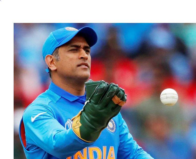 धोनी को नेहरा ने मैदान पर दी थी गाली, अब 15 साल बाद दी सफाई