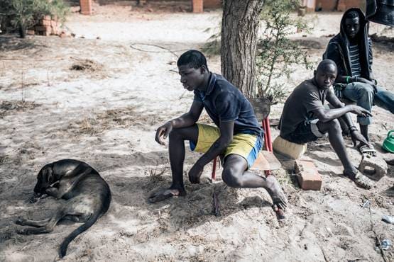 कोरोना से अफ्रीका में हो सकती हैं 3 लाख मौतें, 10 देशों में वेंटिलेटर नहीं