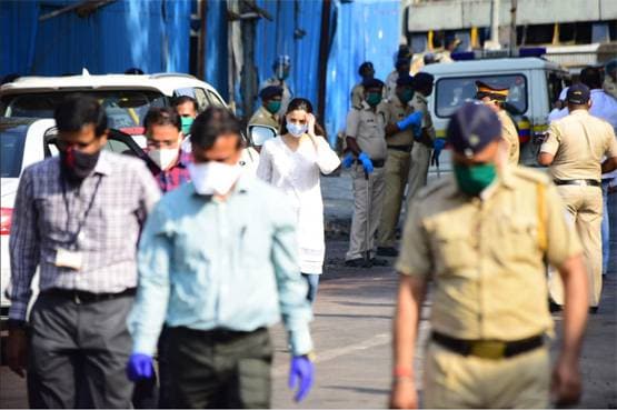 ऋषि कपूर के जाने से सदमे में रणबीर कपूर, इमोशनल दिखीं आलिया