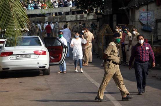 ऋषि कपूर के जाने से सदमे में रणबीर कपूर, इमोशनल दिखीं आलिया