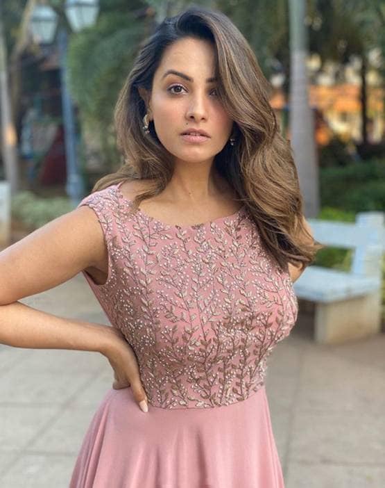 फ्लॉप बॉलीवुड एक्टर्स की हीरोइन रह चुकी ये एक्ट्रेस, टीवी पर बनी नागिन