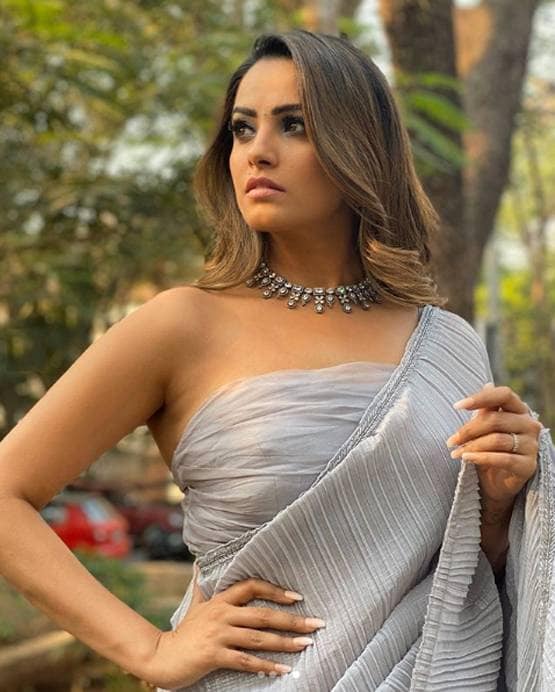 फ्लॉप बॉलीवुड एक्टर्स की हीरोइन रह चुकी ये एक्ट्रेस, टीवी पर बनी नागिन