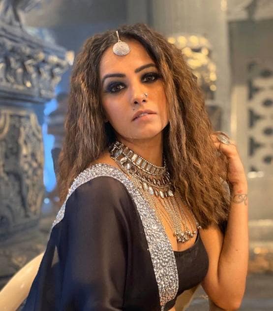 फ्लॉप बॉलीवुड एक्टर्स की हीरोइन रह चुकी ये एक्ट्रेस, टीवी पर बनी नागिन