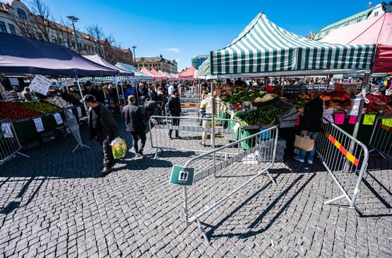 न बार-रेस्त्रां बंद, न दुकानें और स्कूल: कोरोना से ऐसे लड़ रहा ये देश