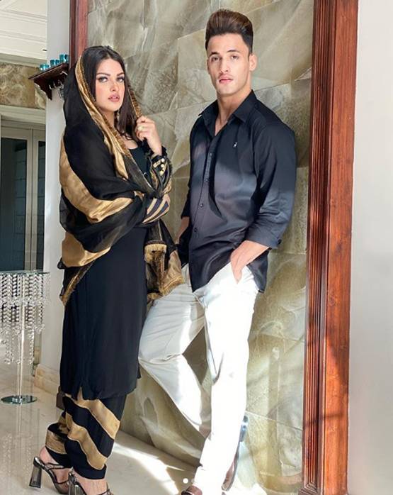 हिमांशी खुराना के लिए कवि बने आसिम रियाज, शेयर किया रोमांटिक पोस्ट