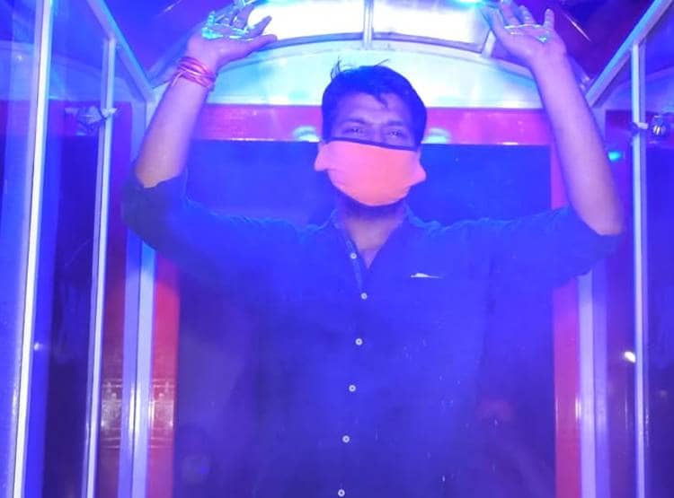 दूसरी क्लास पास ने बनाई मशीन, 3 सेकंड में कर देती है सैनिटाइज