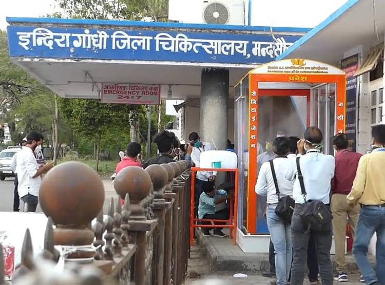 दूसरी क्लास पास ने बनाई मशीन, 3 सेकंड में कर देती है सैनिटाइज