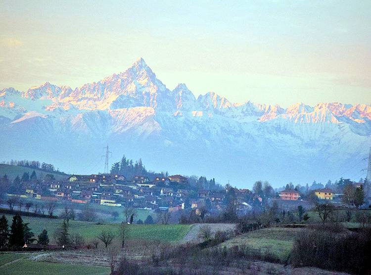 इटली में कोरोना से गई 13 हजार की जान, 'जादुई कुएं' से बचा ये गांव