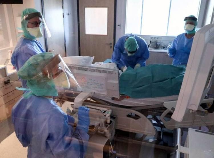 चीन से 300 गुना छोटा देश, लेकिन कोरोना से मौतों में निकला आगे