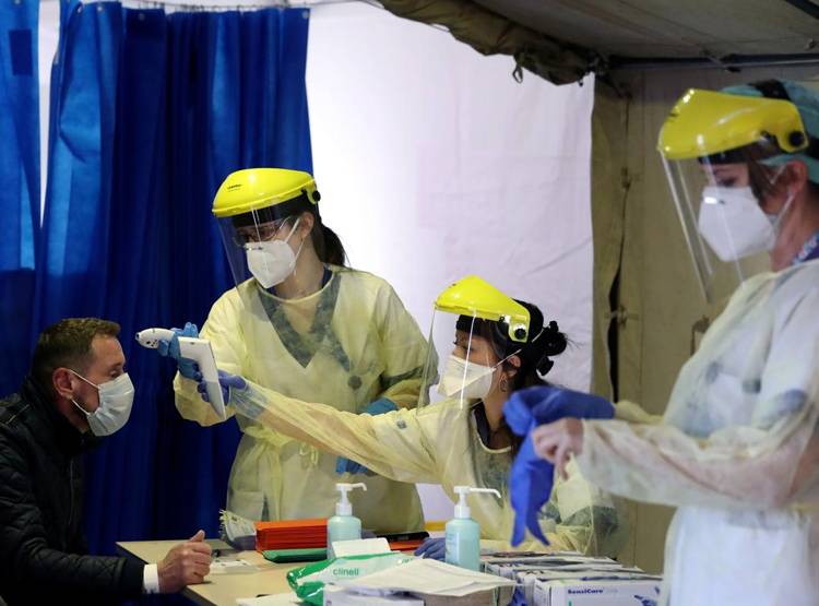 चीन से 300 गुना छोटा देश, लेकिन कोरोना से मौतों में निकला आगे