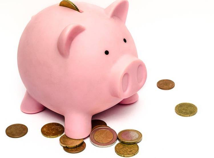 गुल्लक तोड़कर गरीबों की मदद करने थाने पहुंची 6 साल की बच्ची