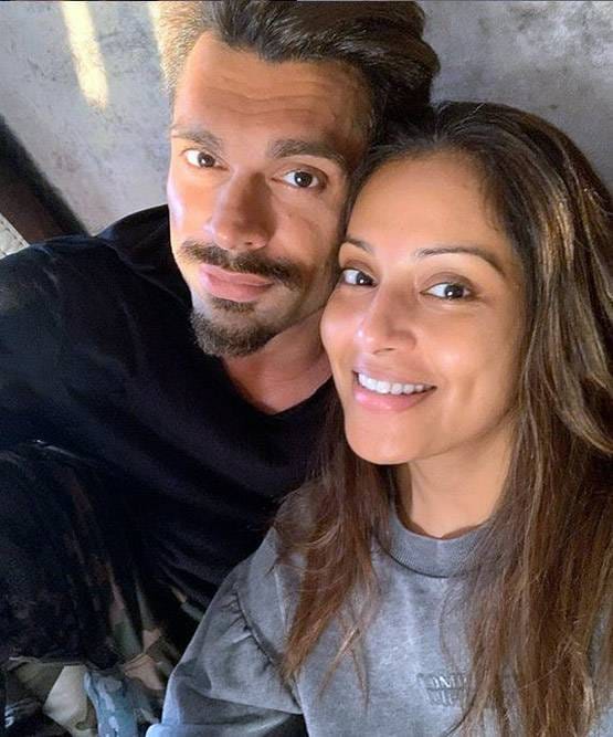 मैरिज एनिवर्सरी से पहले बिपाशा ने शुरू की तैयारी, बनाए बेसन के लड्डू