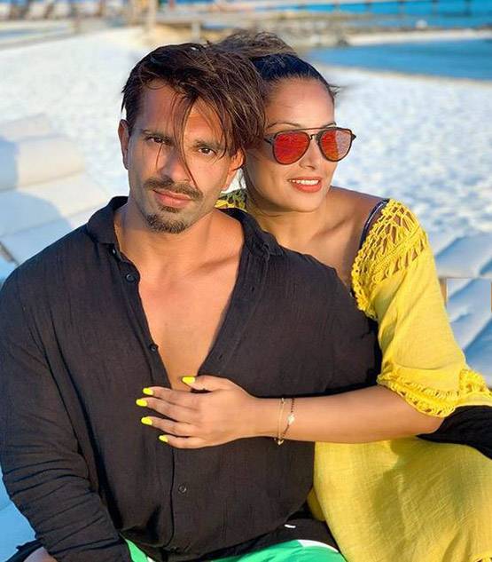 मैरिज एनिवर्सरी से पहले बिपाशा ने शुरू की तैयारी, बनाए बेसन के लड्डू