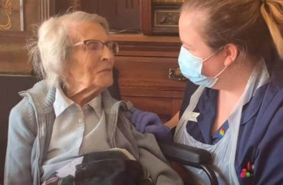 दो विश्व युद्ध देखे, 106 साल की महिला ने अब कोरोना को भी हराया