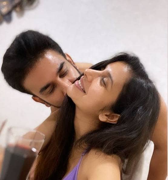 सुष्मिता सेन के भाई-भाभी ने शेयर की इंटीमेट तस्वीरें, सोशल पर हुए ट्रोल