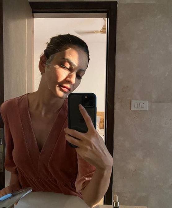 क्वारनटीन में खुद को पैंपर कर रहीं ये एक्ट्रेसेस, यूं निखार रहीं खूबसूरती