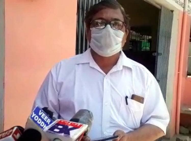 CCTV: इलाज से पहले ही मरीज की मौत, साथ वाले शव छोड़कर भागे