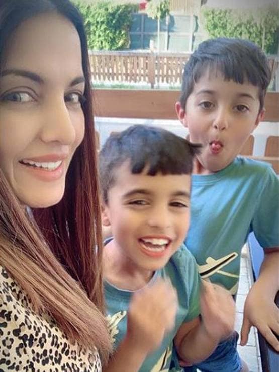 कोरोना से बचने के लिए PM मोदी के इस सुझाव को फॉलो कर रहीं सेलिना जेटली