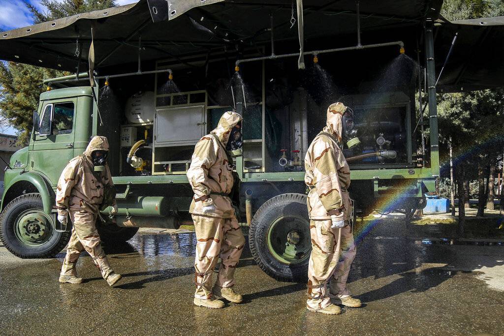 कोरोना को लेकर वैज्ञानिकों की चेतावनी, 2 साल तक ना हटाएं पाबंदियां