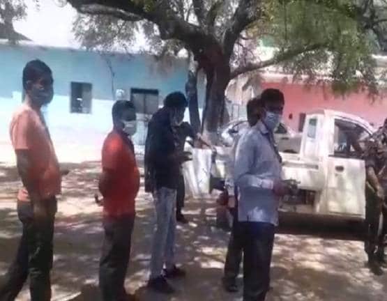 लॉकडाउन का पालन कराने के लिए 47 घरों में जड़ दिया ताला, ये थी वजह