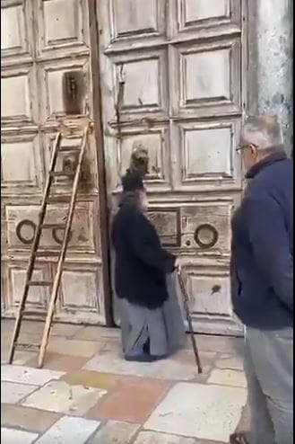 कोरोना का ऐसा कहर, जिस चर्च में यीशु को लटकाया था, वो 700 साल बाद बंद