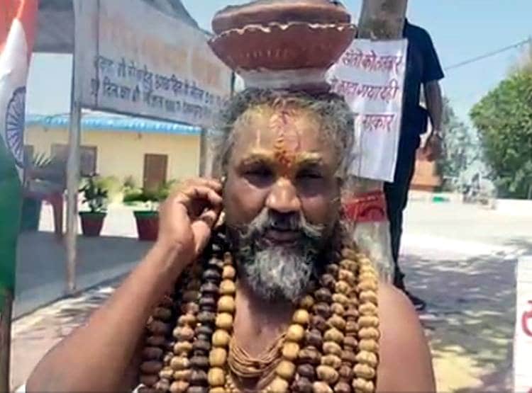 धधकते शोलों के बीच कंप्यूटर बाबा की धूनी, दिग्विजय के लिए भी किया था ऐसा