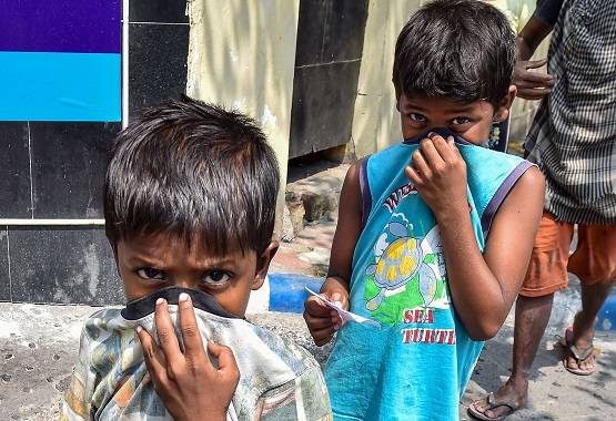 बदल रहा है आंखों का रंग तो सावधान, हो सकता है कोरोना वायरस