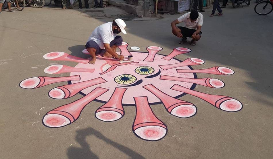 जागरूकता के लिए अनोखी मुहिम, सड़क पर बनाई कोरोना पेंटिंग