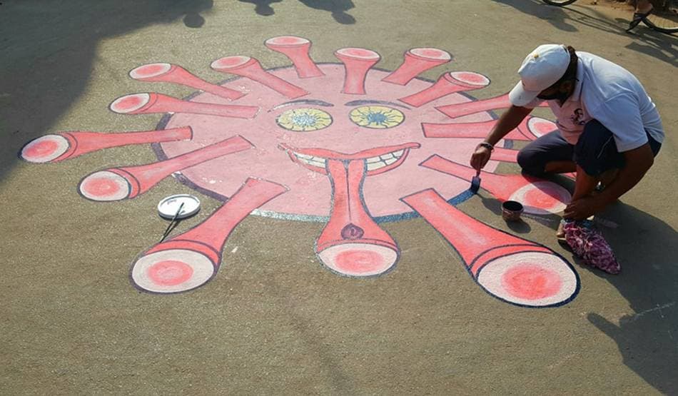 जागरूकता के लिए अनोखी मुहिम, सड़क पर बनाई कोरोना पेंटिंग