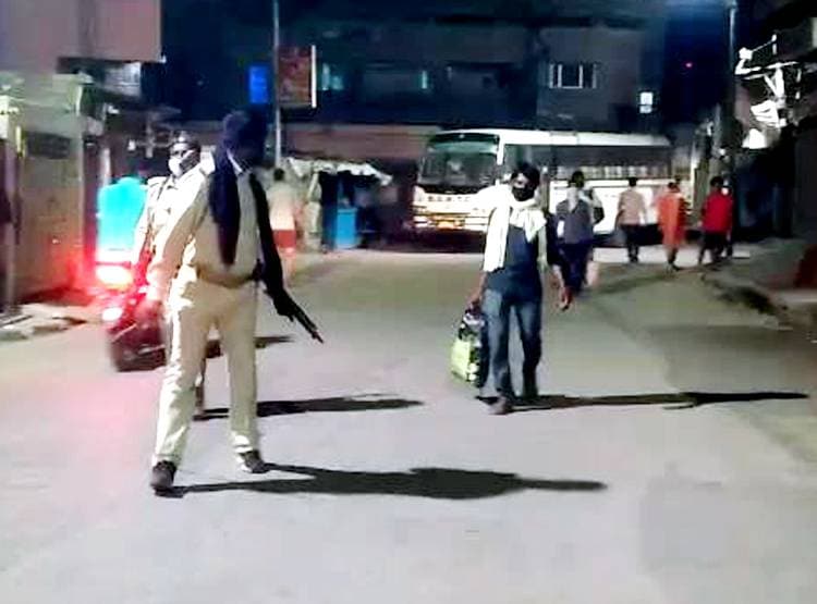 दिल्ली से पैदल 13 दिन में पहुंचे दरंभगा, आधा लॉकडाउन चलकर काटा