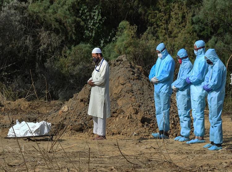 कोरोना काल में दुनिया का हाल... देखें एक वायरस से जंग ने दिखाए कैसे-कैसे रंग!