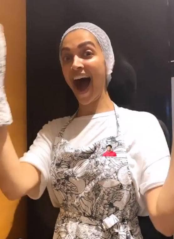 दीपि‍का-अनुष्का ने पतियों संग जलाया दीया, मांगी कोरोना दूर भगाने की दुआ