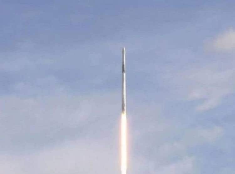 दुनिया कोरोना से परेशान, इस देश के मिसाइल दागने से लोग हैरान