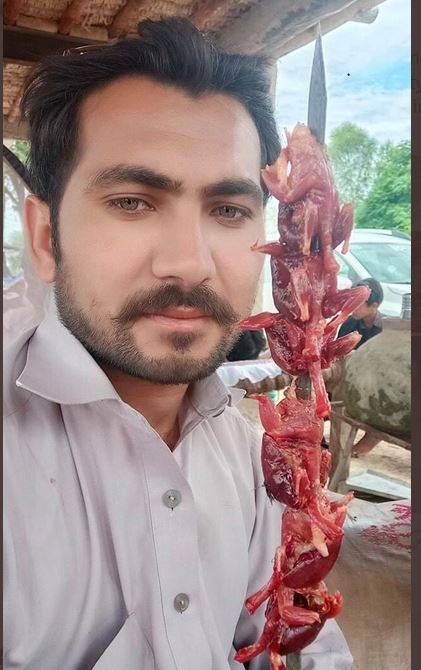 PAK: लॉकडाउन में हो रहा था बोर, मारकर खा गया सैकड़ों चिड़िया