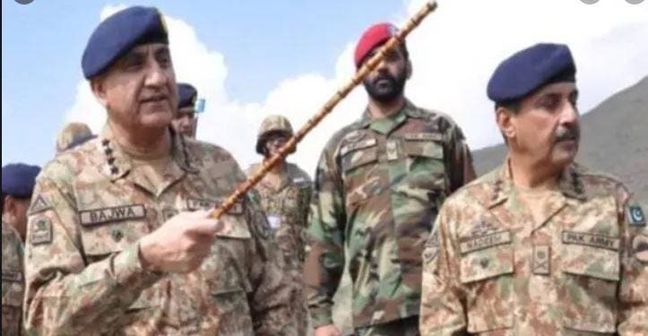 कोरोना की वजह से दांव पर लगी इमरान की कुर्सी, PAK सेना ने दिखाई ताकत