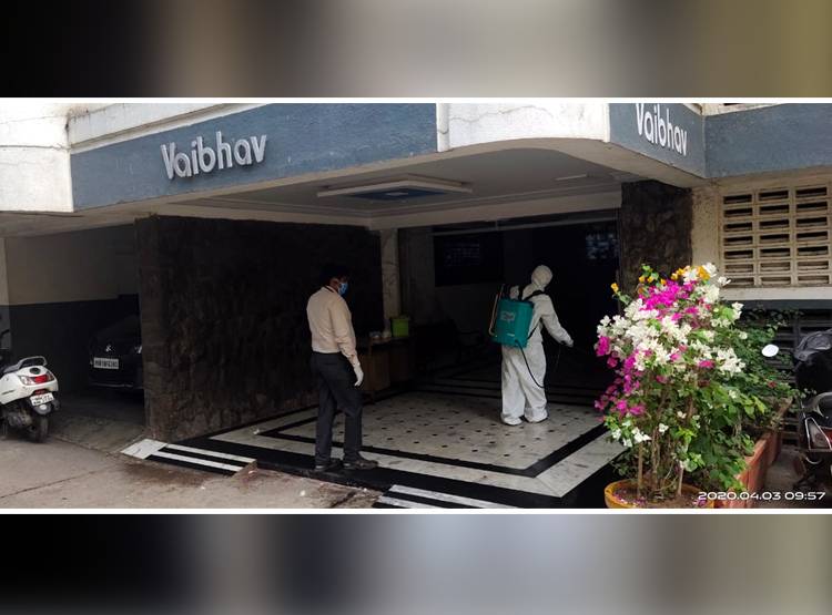 कोरोना पॉजिटिव निकला सर्जन, धारावी की बिल्डिंग में कैद हुए 300 लोग