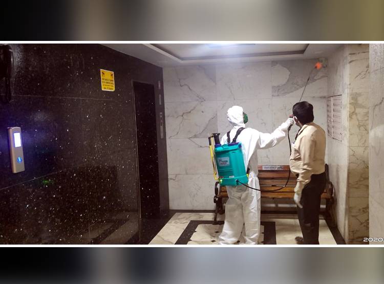 कोरोना पॉजिटिव निकला सर्जन, धारावी की बिल्डिंग में कैद हुए 300 लोग