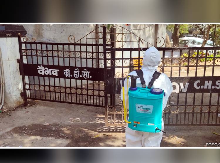 कोरोना पॉजिटिव निकला सर्जन, धारावी की बिल्डिंग में कैद हुए 300 लोग