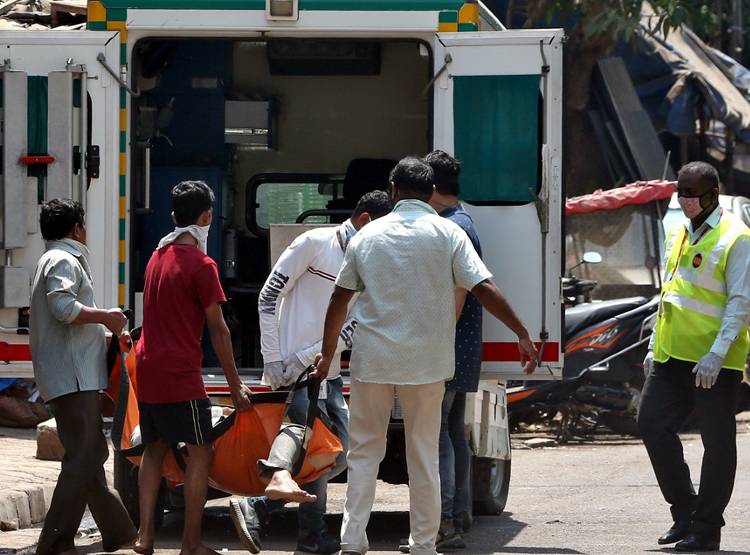 कोरोना पॉजिटिव निकला सर्जन, धारावी की बिल्डिंग में कैद हुए 300 लोग