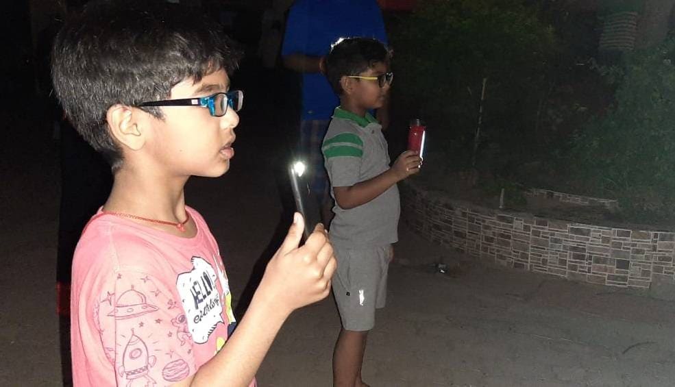 कोरोना का अंधकार दूर करने के लिए दीपों से जगमगाया पूरा भारत, देखें तस्वीरें