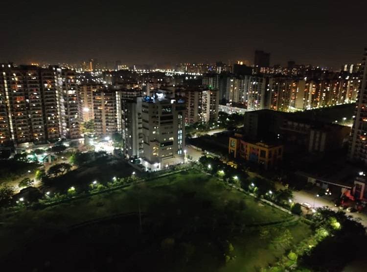 PM आवास में बंद हुईं बत्तियां, कोरोना के कर्मवीरों के लिए मोदी ने जलाया दीप